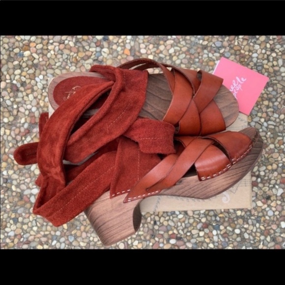 SOLD! Emmy Wrap Clog by Free People BROWN / RUST - Picture 8 of 8